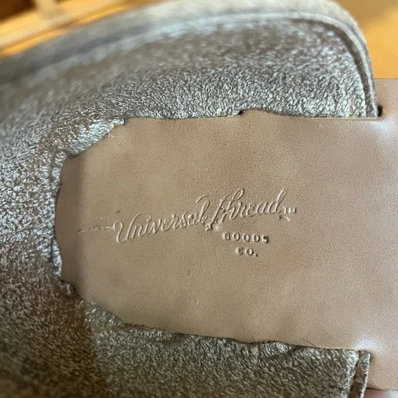 Universal Thread sandals, size 8 1/2. - Picture 2 of 5